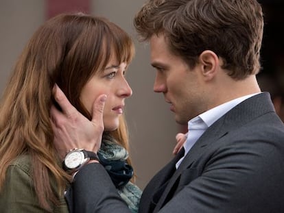 Dakota Johnson y Jamie Dornan en '50 sombras de Grey'.