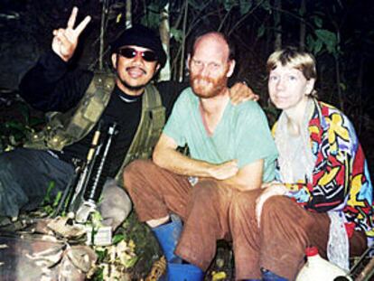 Secuestrados en Filipines por la guerrilla islámica. PLANO MEDIO - FOTO DE GRUPO