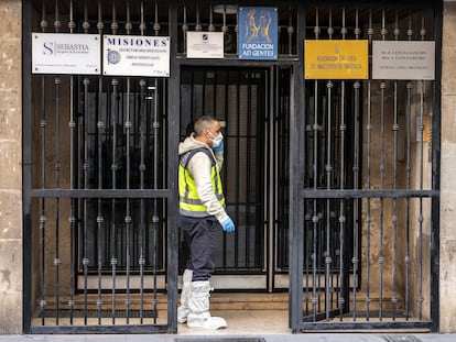 La policía investiga las circunstancias de la muerte de un sacerdote de 85 años, hallado sin vida en su domicilio en Valencia este martes.