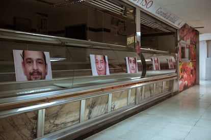 Este reportaje comenzó en 2009 junto con una serie de retratos en primer primerísimo plano que sirvieron de exposición en el hall abandonado de la planta de arriba del Mercado de La Elipa como tributo a la resistencia de sus tenderos. Hoy, gracias a una iniciativa conjunta con los propietarios, los puestos cerrados lucen con las caras de sus antiguos moradores desde mediados de abril.