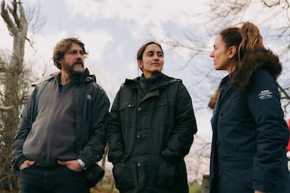 El trío investigador (Ernesto Selva, Sara Campos y Gloria Mencía) en la cuarta temporada de 'La caza'.