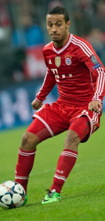 Thiago Alcantara durante jogo da Champions League.