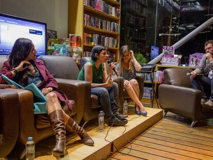 La presentación del libro 'Tiembla', en Ciudad de México.