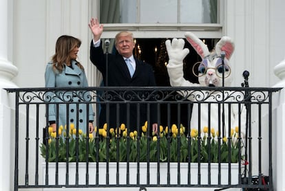 Los Trump por el conejo de Pascua, en el balcón de la Casa Blanca.