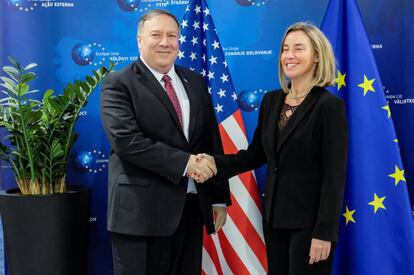 El secretario de Estado, Mike Pompeo, y la jefa de la diplomacia europea, Federica Mogherini.