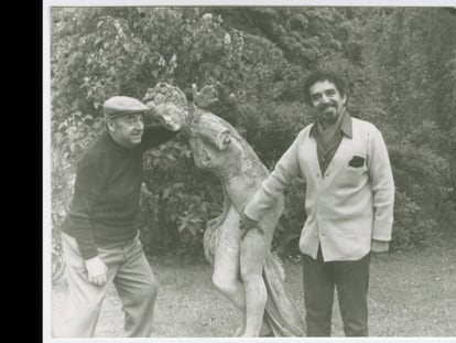 Gabriel García Márquez e Pablo Neruda na Normandia, França.