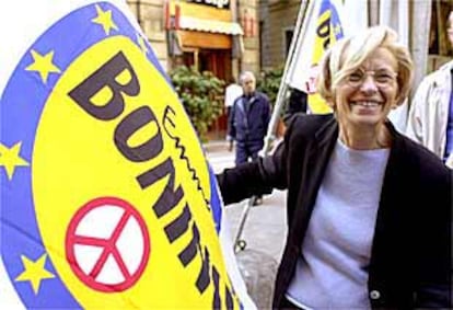 La líder del Partido Radical, Emma Bonino, en Milán, durante la campaña electoral.