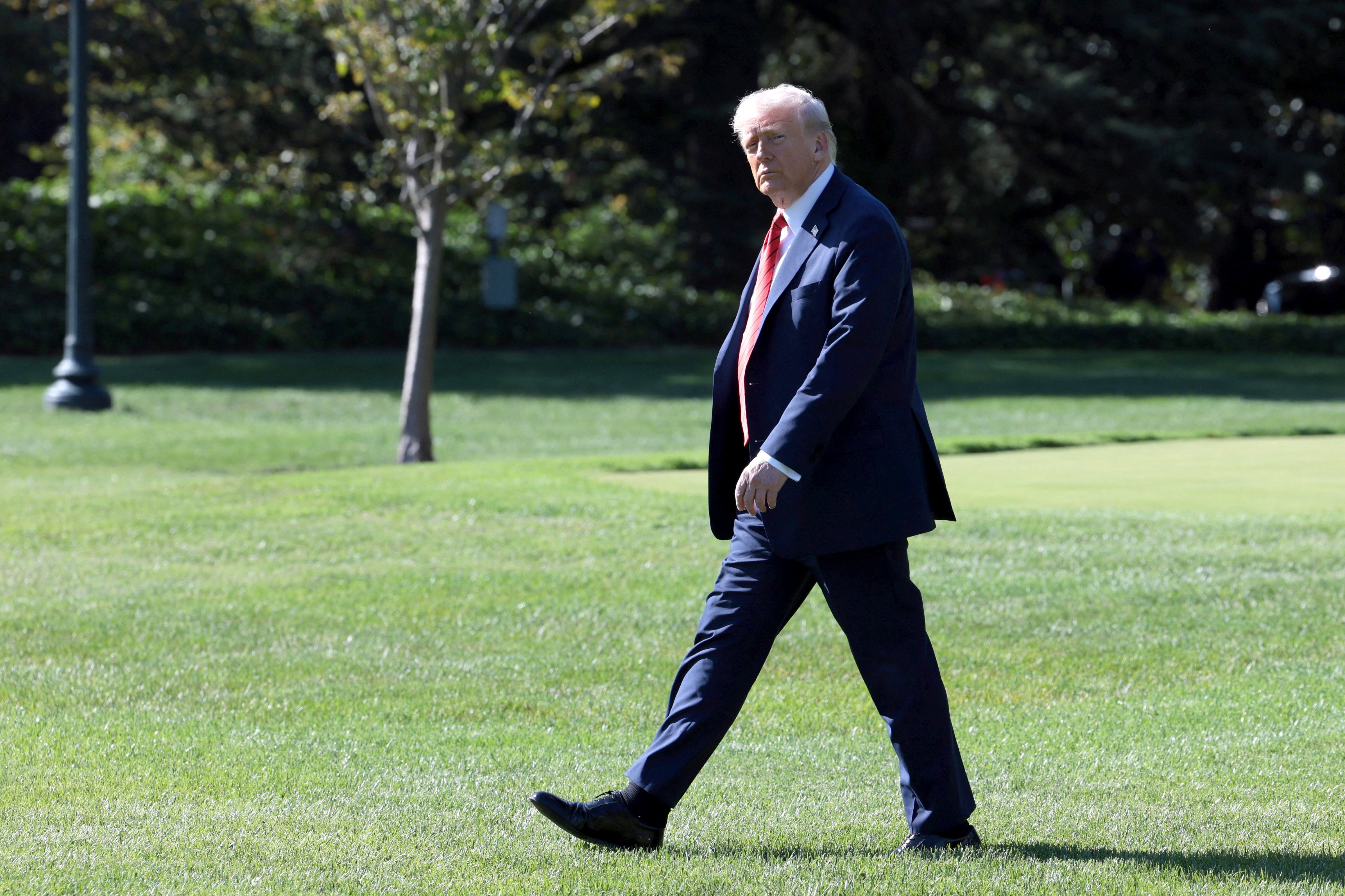 El presidente de Estados Unidos, Donald Trump, se dirige al hospital militar Walter Reed para una revisión rutinaria.