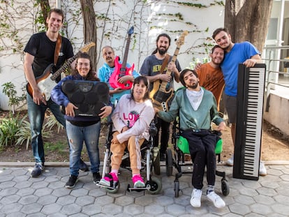 Ralf Niedenthal con la banda 'Los Sabadabadú', una de las bandas creadas por la ONG Todos Hacemos Música.