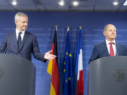 El ministro francés de Economía, Bruno Le Maire (izq.) y el ministro alemán de Finanzas, Olaf Scholz, en rueda de prensa conjunta tras la reunión del Ecofin en Bruselas. (Thierry Monasse/Corbis via Getty Images)