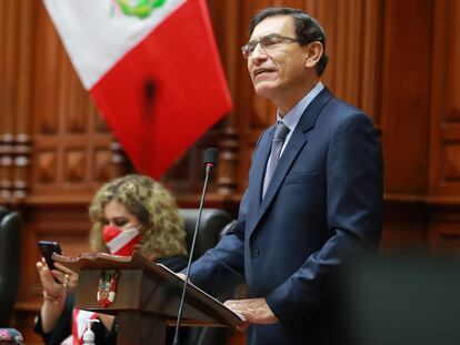 O presidente do Peru, Martín Vizcarra, durante sessão do Congresso nesta segunda-feira.