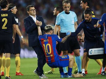 Messi, en el momento de su lesi&oacute;n ante el Atl&eacute;tico.