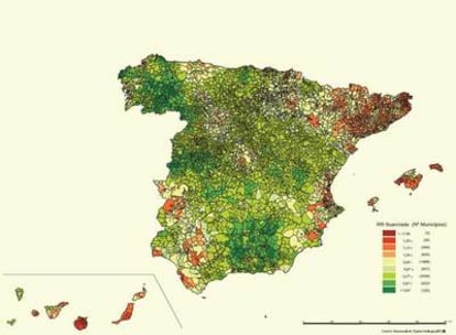 Canarias, Baleares, Cataluña y la Comunidad Valenciana son las comunidades en que hay más riesgo de padecer el cáncer de mama. Esto coincide en parte con las zonas más desarrolladas, ya que tener los hijos tarde o no dar el pecho favorece la aparición del tumor. Y eso se da en las comunidades ricas. Sin embargo, los investigadores no tienen forma de explicar el alto riesgo que aparece en Canarias.