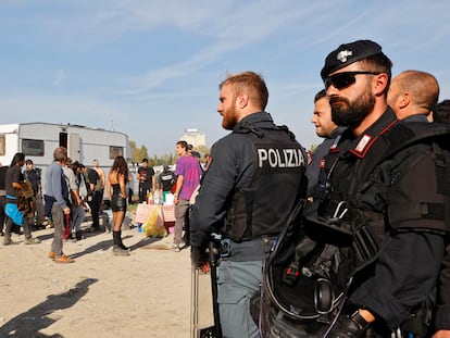 La policía italiana desmantela el pasado 31 de octubre en Módena una fiesta 'rave' que comenzó dos días antes.
