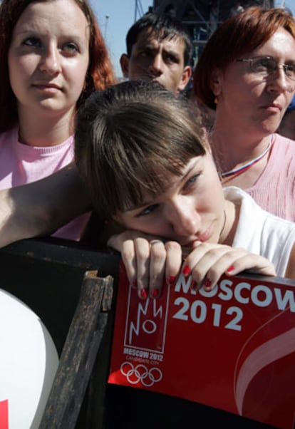 Moscú era la ciudad que llegaba con menos posibilidades después de que el comité de evaluación señalara varios problemas en su proyecto. Aún así, los moscovitas tenían la esperanza de ganar y al ser eleminados en la primera votación la decepción has sido inevitable.