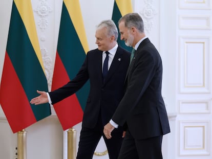 Felipe VI y el presidente de la República lituana, Gitanas Nauseda, este lunes en el Palacio Presidencial de Vilna.
