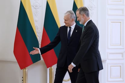 Felipe VI y el presidente de la República lituana, Gitanas Nauseda, este lunes en el Palacio Presidencial de Vilna.