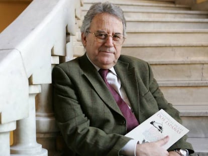 El historiador Santos Juliá, cuando presentó su libro 'Historias de las dos Españas', en 2004 en Madrid. 