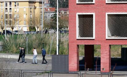 Bloque a medio construir y abandonado, en las afueras de Santander.