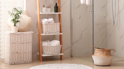 Estantería de escalera de tres niveles para baño hecha de bambú y plegable