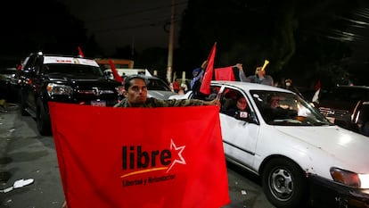 Seguidores de Xiomara Castro, en las calles de Tegucigalpa, este lunes.