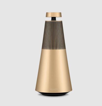 
Desde Bang & Oluf­sen están convencidos de que no hay hogar sin música, por eso han lanzado el Beosound2, un potente altavoz que resulta bello en cualquier estancia de la casa.
 Precio:  2.799 euros.