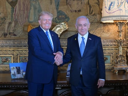 Donald Trump y Benjamín Netanyahu, el 26 de julio en la mansiçon del republicano en Mar-a-Lago (Florida).
