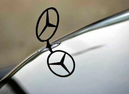 La conocida &#39;estrella&#39; de Mercedes continúa siendo una de las señales de identidad de los automóviles de lujo.