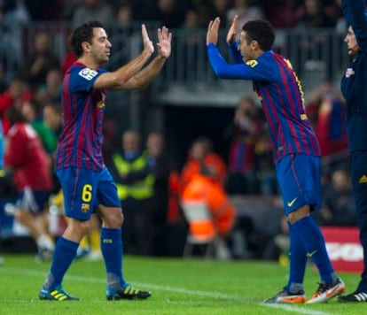 Xavi y Thiago, en un partido de Liga.