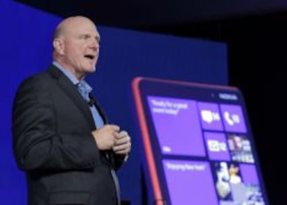 Steve Ballmer, consejero delegado de Microsoft, durante la presentaci&oacute;n de los Nokia Lumia con Windows Phone.