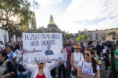 Manifestantes en la plaza de la Liberación de Guadalajara, este martes.