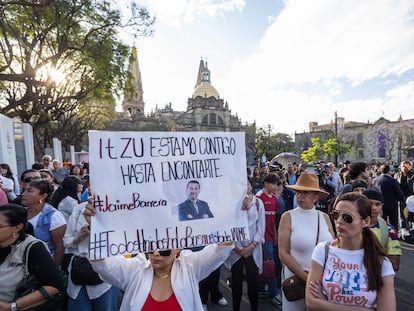 Manifestantes en la plaza de la Liberación de Guadalajara, este martes.