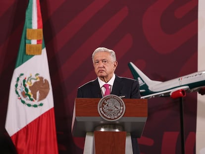 El presidente de México Andrés Manuel López Obrador, anuncia el acuerdo para la compra de la aerolínea Mexicana de Aviación.