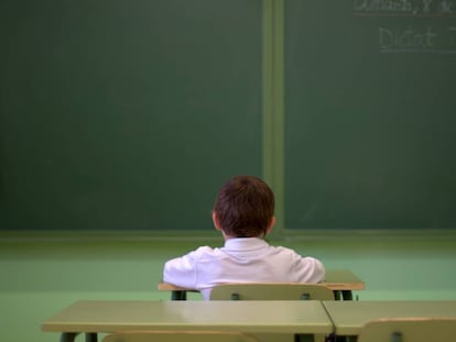 Un niño en un aula de un colegio de Moncada, Valencia. Miguel Sotomayor.