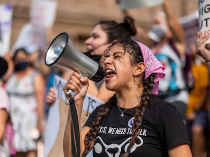 Una mujer protesta en Austin contra la ley del aborto en Texas, a inicios de octubre.