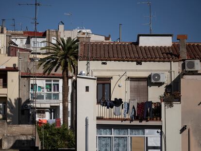 Bloque de viviendas en el barrio de la Bordeta, en Barcelona.