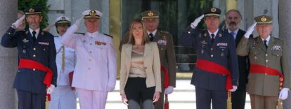 El general José Julio Rodríguez, jefe del Estado Mayor de la Defensa; Manuel Rebollo, almirante general de la Armada; la ministra de Defensa, Carme Chacón, el general  Fulgencio Coll, de Tierra; y el general José JIimenez Ruiz, jefe del Estado Mayor del Aire, el 1 de julio de 2008.