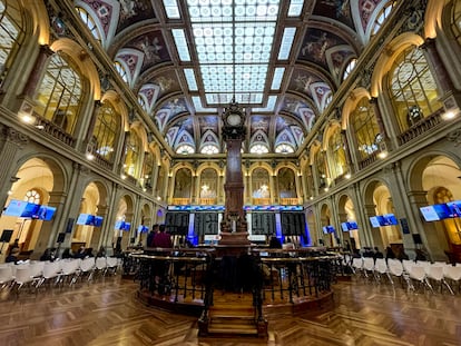 MADRID, 09/02/2023.- La Bolsa española sube el 0,37 % tras la apertura de este jueves y consolida los 9.200 puntos en una sesión en la que se conocerán más resultados empresariales y en la que los inversores estarán a la espera de la publicación de las peticiones iniciales de desempleo de EE. UU. EFE/ Ana Bornay
