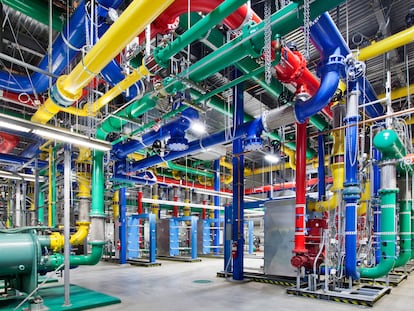 A water cooling system in Google’s data center in The Dalles, Oregon (USA).