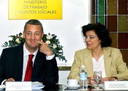 Jesús Caldera y Soledad Murillo, al comenzar la reunión con los grupos parlamentarios.