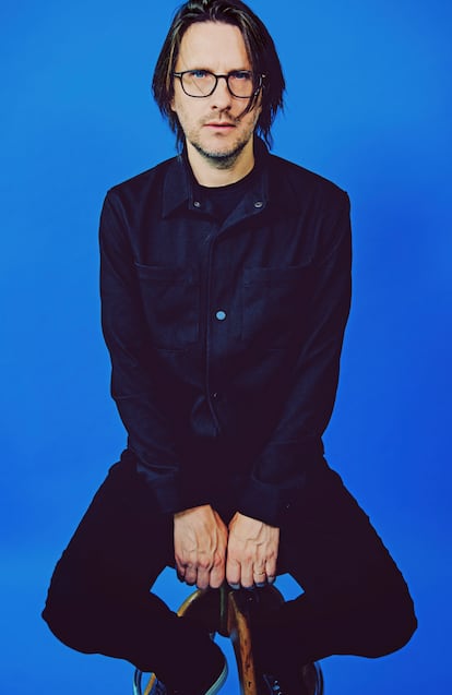 Another recent promotional image of the English musician.