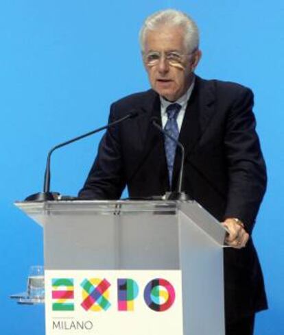 El primer ministro italiano, Mario Monti, ofrece su discurso durante una reunión sobre la Expo 2015 en Milán (Italia).