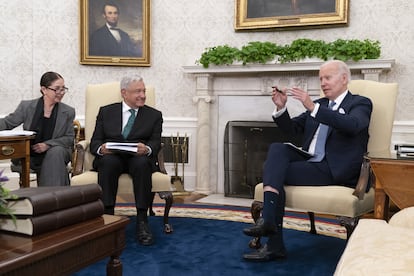 El presidente mexicano, Andrés Manuel López Obrador, y su homólogo estadounidense, Joe Biden, durante la reunión del martes pasado en la Casa Blanca, en Washington D. C.