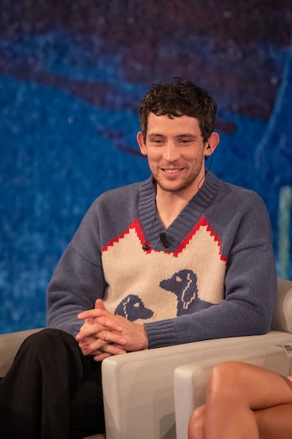 Josh O'Connor en el programa italiano 'Che Tempo Che Fa' en 2024.