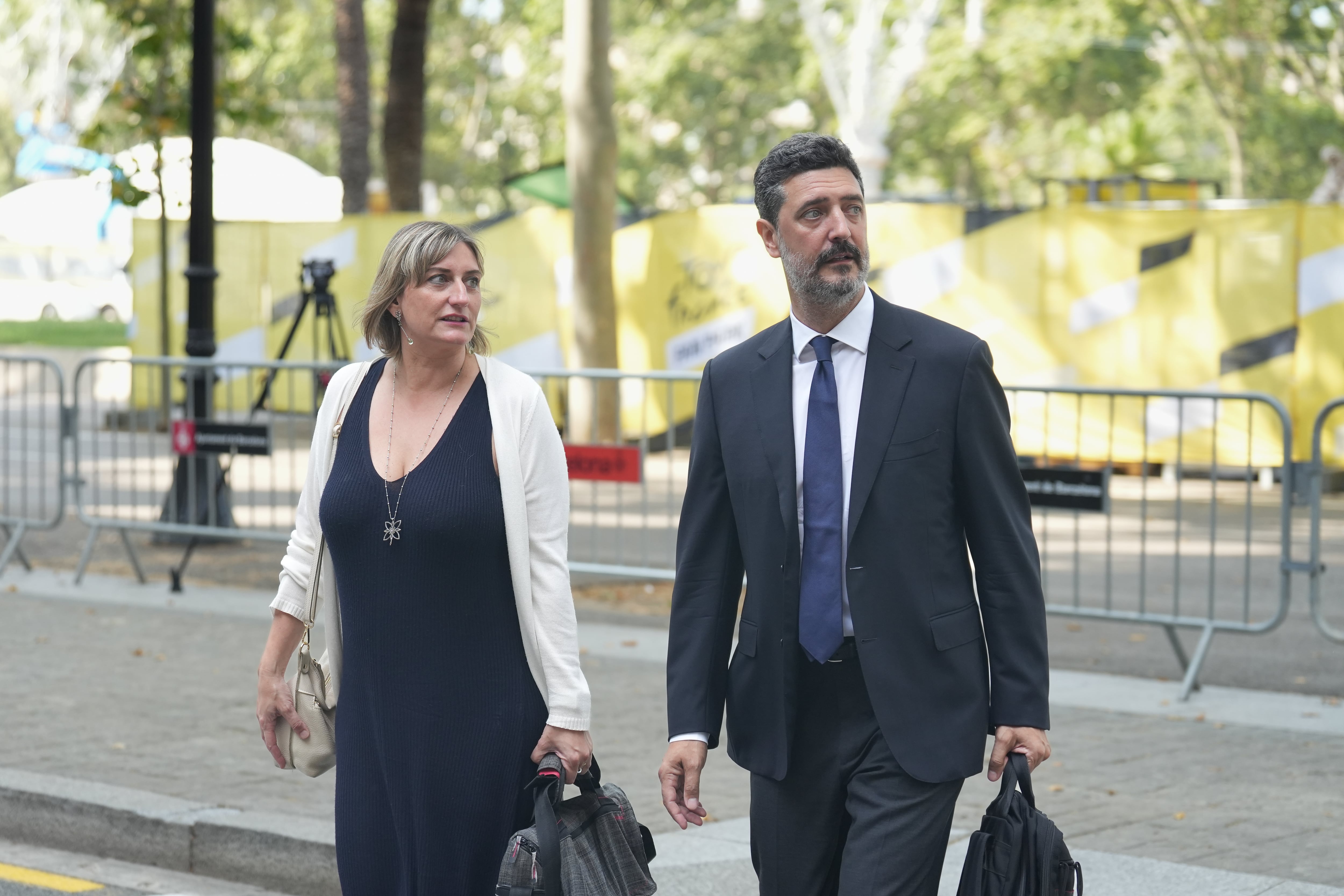 La Fiscalía retira la acusación a la exconsejera Vergés y su equipo en Salud por la vacunación a policías durante la pandemia