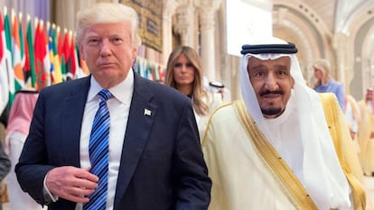 Donald Trump y el rey de Arabia Saud&iacute;, Salm&aacute;n bin Abdulaziz, el domingo en Riad.