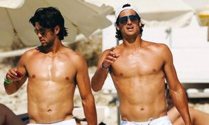 Feliciano López Y Fernando Verdasco en una playa de Ibiza.