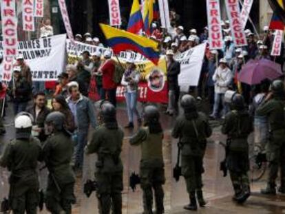 Los manifestantes en general muestran pancartas y gritan consignas en favor del trabajo digno, y las autoridades no tienen reportes de incidentes o desórdenes. EFE/Archivo