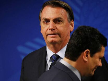 O presidente Jair Bolsonaro e o ministro Sergio Moro durante cerimônia no Palácio do Planalto. 