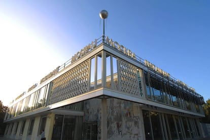 El Café Moskau y el Kino International, de Josef Kaiser, fueron dos ejemplos de la tímida arquitectura moderna que intentaba asomarse en el lado comunista. |